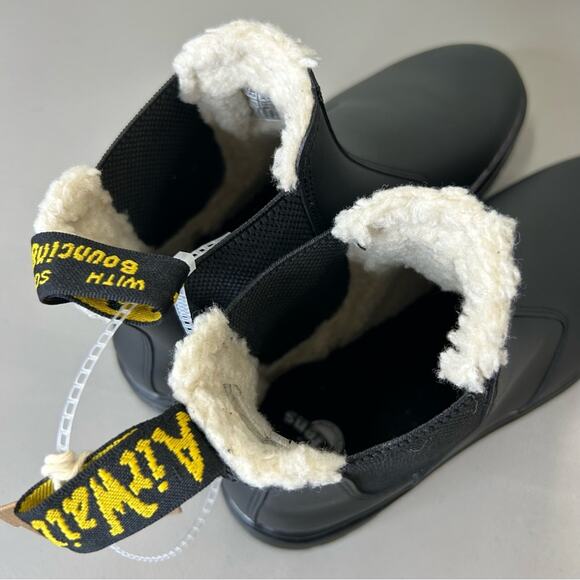 Dr. Martens Black Faux Fur Lined Dorrian Chelsea Boot Shoe Burnished Wyoming NWT - Picture 7 of 9